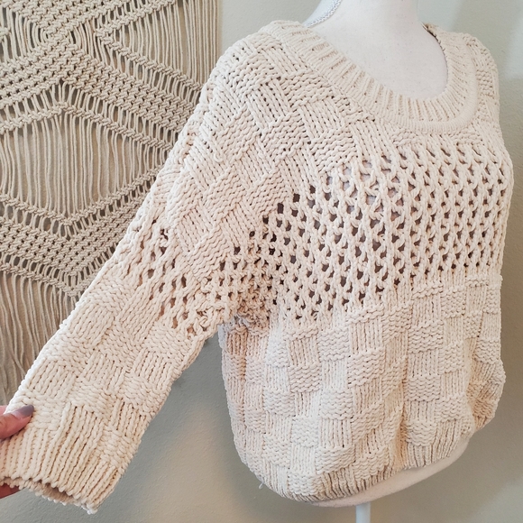 ANTHROPOLOGIE MOTH CHENILLE STITCHED PULLOVER! Size Small. - Picture 5 of 10